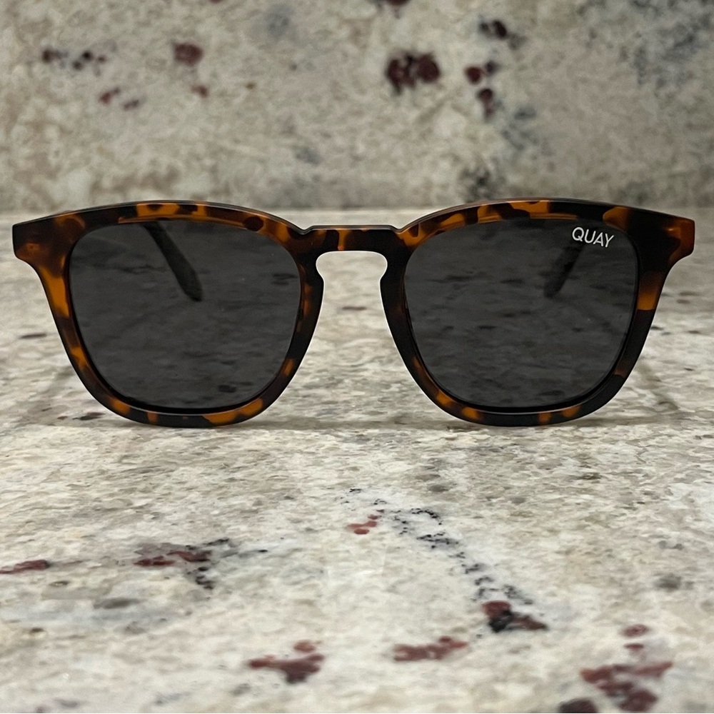 Like new Quay tortoise sunglasses